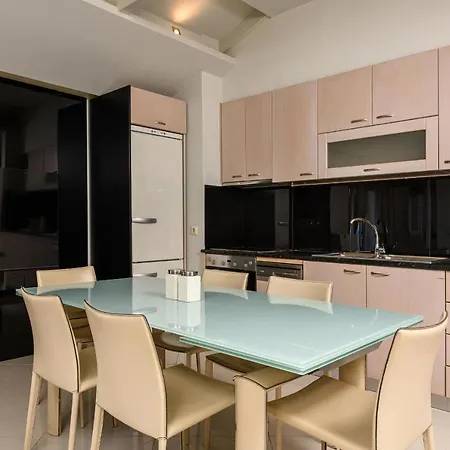 Tarsanas Apartmanhotel 4*