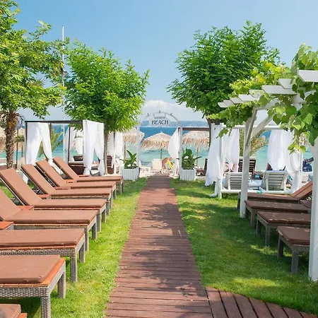 Tarsanas Studios Aparthotel