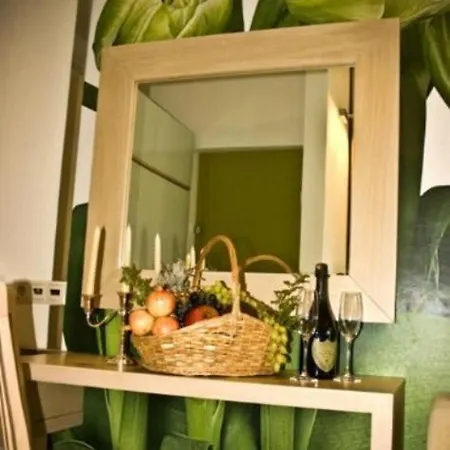 Aparthotel Tarsanas Studios 4*