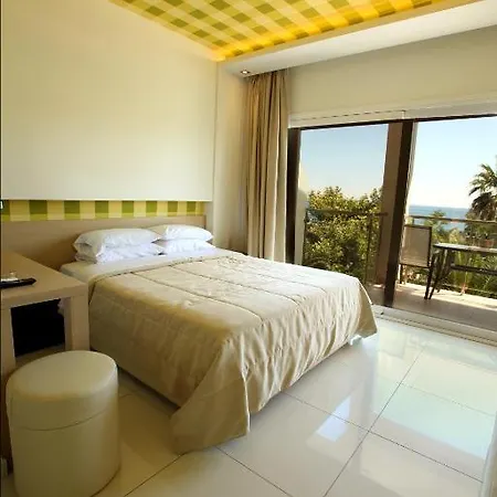 Tarsanas Aparthotel 4*
