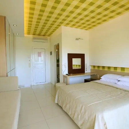 Tarsanas Aparthotel 4*