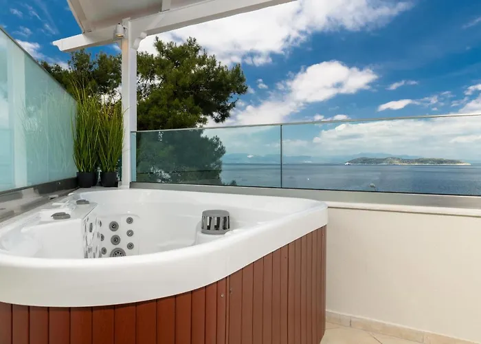 Tarsanas アパートホテル タソス