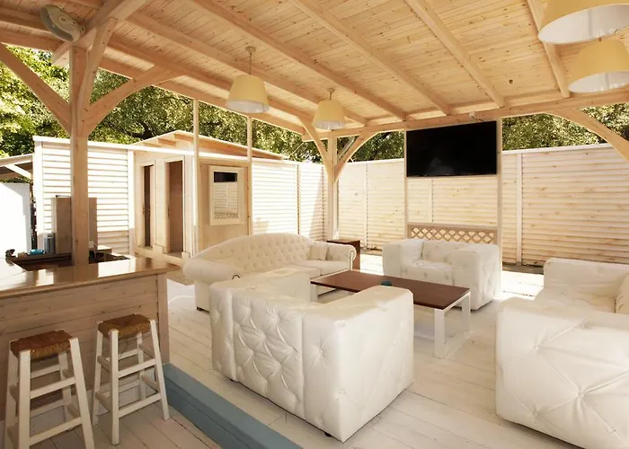 Tarsanas アパートホテル 4*